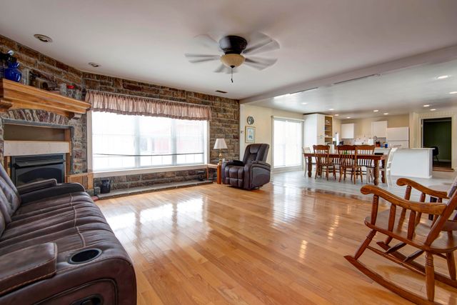 1510 Mount Carmel Road, Clever, MO 65631