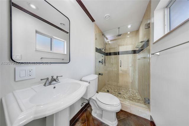 800 SE 3rd Ter, Pompano Beach, FL 33060