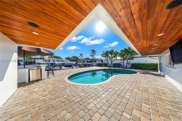 800 SE 3rd Ter, Pompano Beach, FL 33060