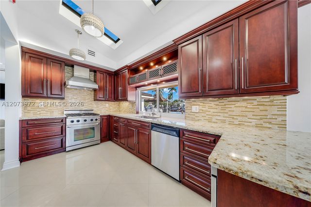 800 SE 3rd Ter, Pompano Beach, FL 33060
