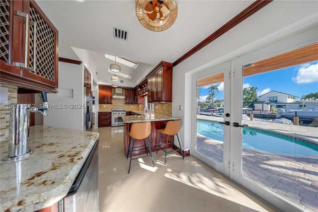 800 SE 3rd Ter, Pompano Beach, FL 33060