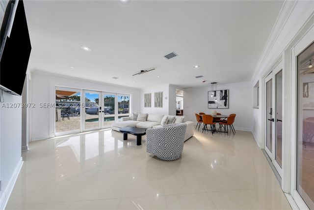 800 SE 3rd Ter, Pompano Beach, FL 33060