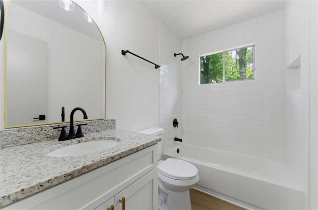 5824 Oakleaf Way, Stone Mountain, GA 30087