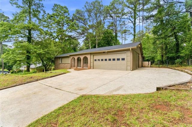 5824 Oakleaf Way, Stone Mountain, GA 30087