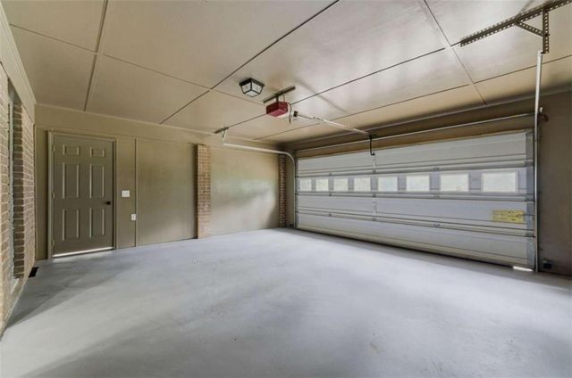 5824 Oakleaf Way, Stone Mountain, GA 30087