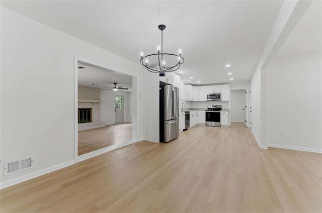 5824 Oakleaf Way, Stone Mountain, GA 30087