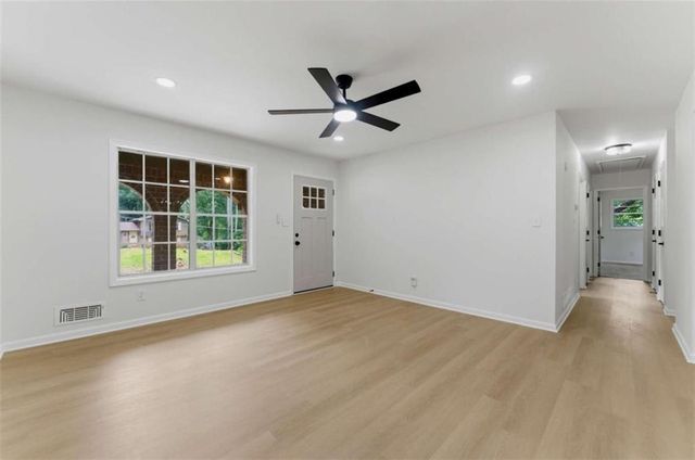 5824 Oakleaf Way, Stone Mountain, GA 30087