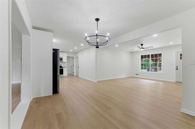 5824 Oakleaf Way, Stone Mountain, GA 30087