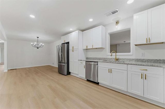 5824 Oakleaf Way, Stone Mountain, GA 30087