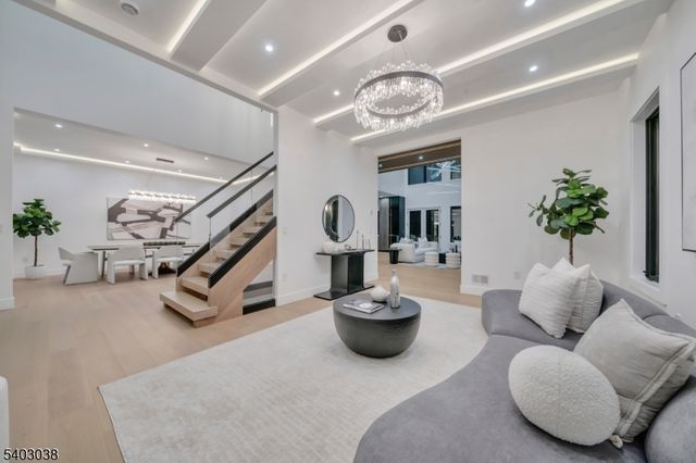 801 Godwin Rd, Paramus Boro, NJ 07652