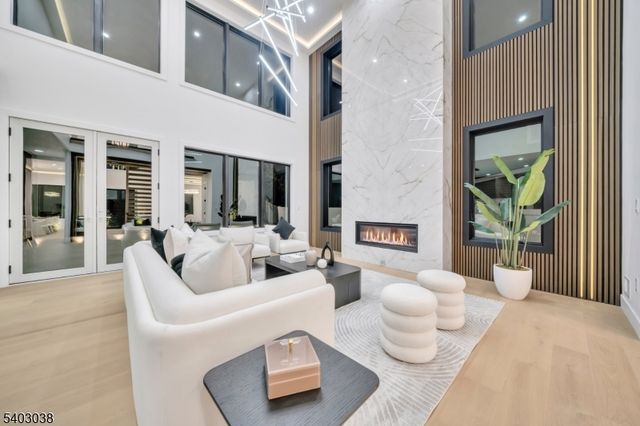 801 Godwin Rd, Paramus Boro, NJ 07652