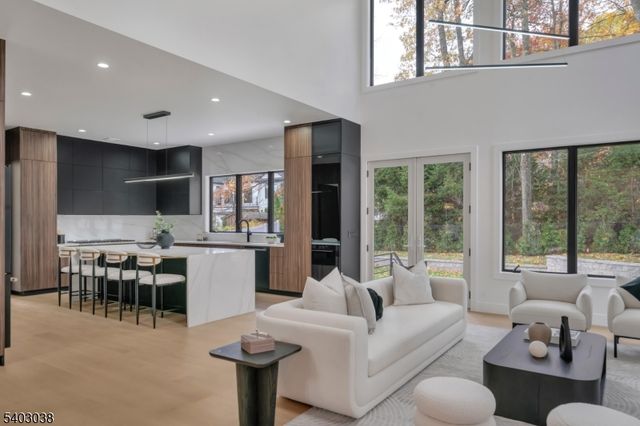 801 Godwin Rd, Paramus Boro, NJ 07652