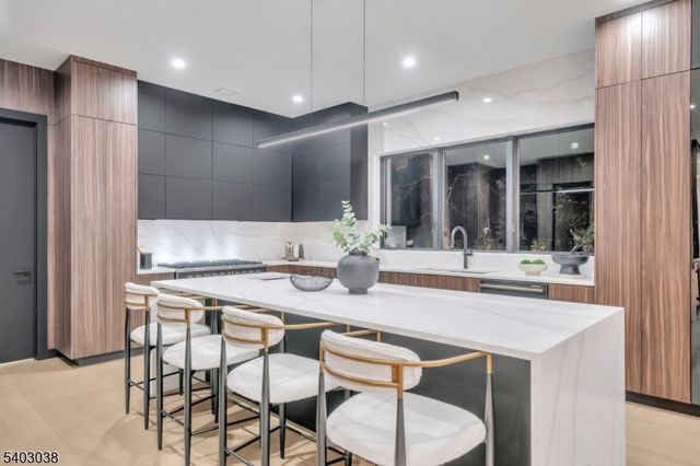 801 Godwin Rd, Paramus Boro, NJ 07652