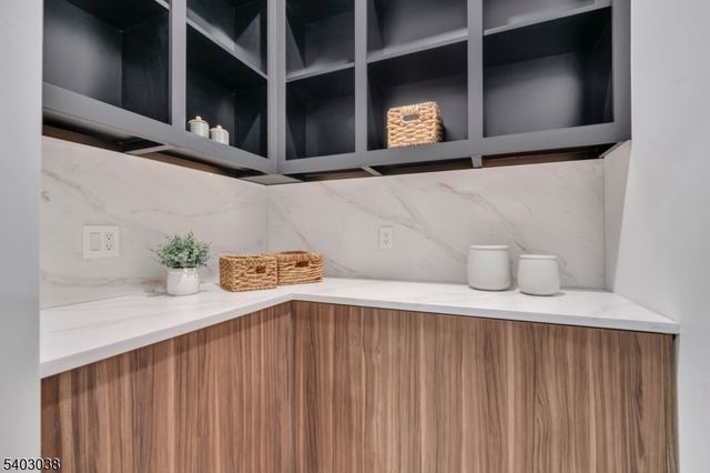 801 Godwin Rd, Paramus Boro, NJ 07652