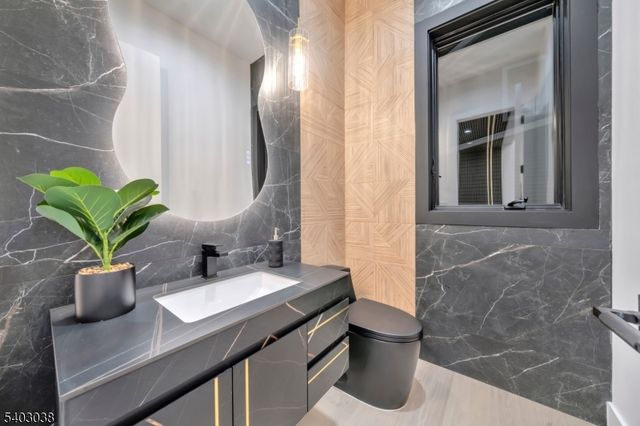 801 Godwin Rd, Paramus Boro, NJ 07652