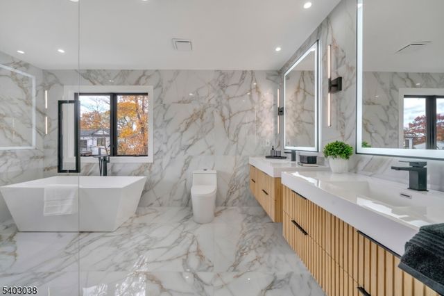 801 Godwin Rd, Paramus Boro, NJ 07652