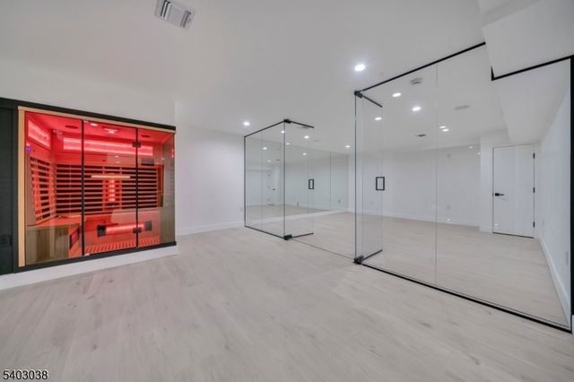 801 Godwin Rd, Paramus Boro, NJ 07652