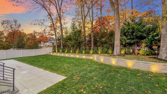 801 Godwin Rd, Paramus Boro, NJ 07652