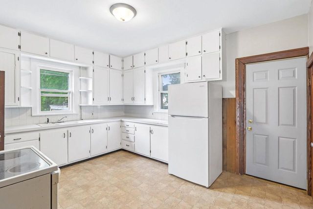 6118 25th AVENUE, Kenosha, WI 53143