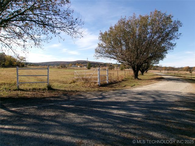 31040 S Lona Valley Road, Kinta, OK 74552