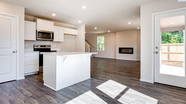 11312 Buckingham Dr, Pasco, WA 99301