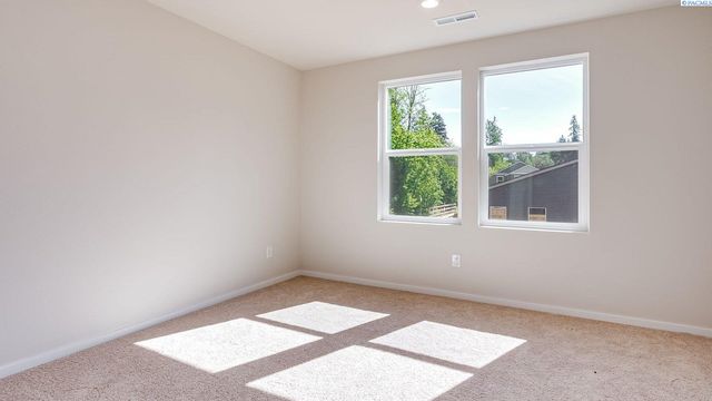 11312 Buckingham Dr, Pasco, WA 99301