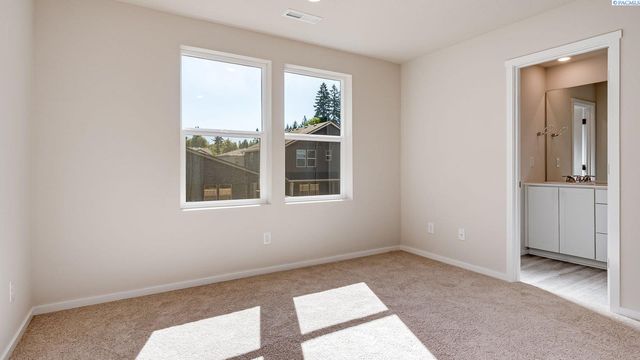11312 Buckingham Dr, Pasco, WA 99301