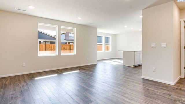 11312 Buckingham Dr, Pasco, WA 99301