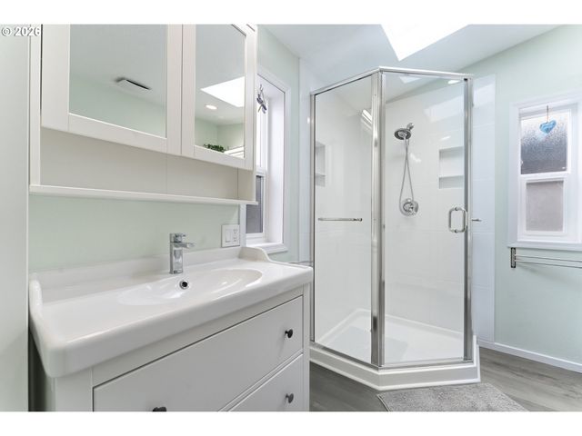 15768 Se POWELL Blvd 40, Portland, OR 97236