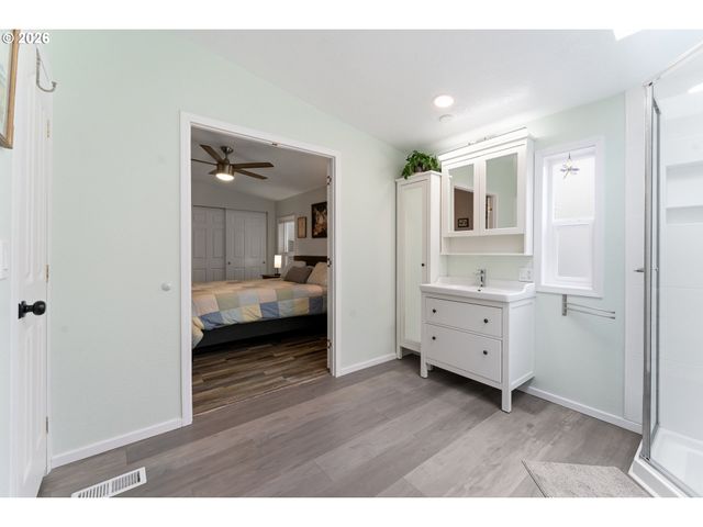 15768 Se POWELL Blvd 40, Portland, OR 97236