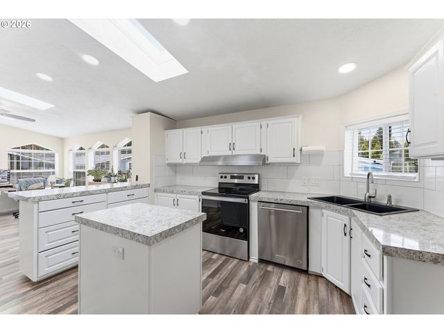 15768 Se POWELL Blvd 40, Portland, OR 97236