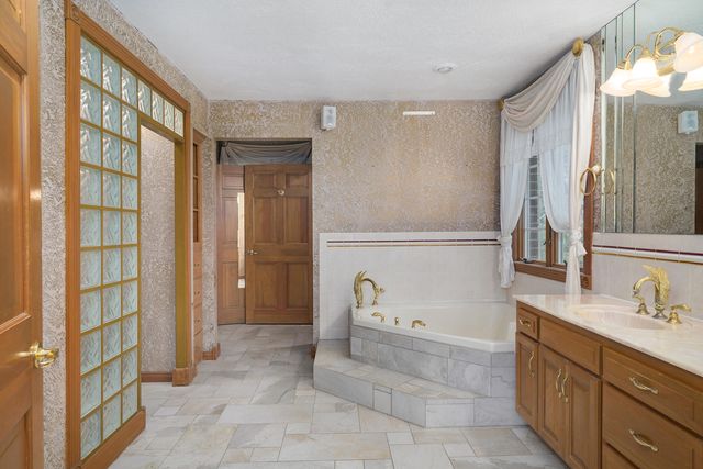 1908 Center Road, Ozark, MO 65721