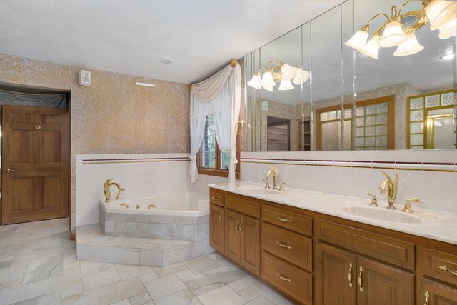 1908 Center Road, Ozark, MO 65721