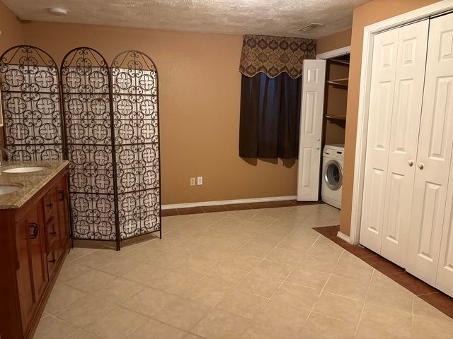 1908 Center Road, Ozark, MO 65721