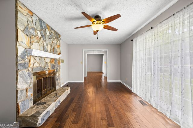 186 Lincoln Road, Tyrone, GA 30290