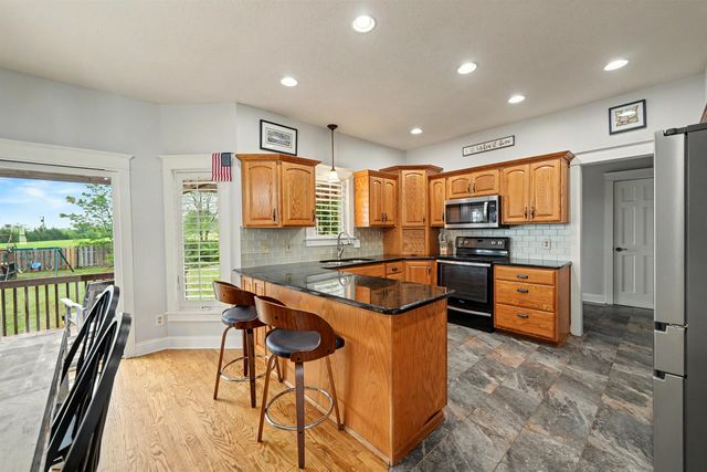 5162 N Prairie Ridge Rd, Salina, KS 67401