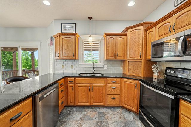 5162 N Prairie Ridge Rd, Salina, KS 67401