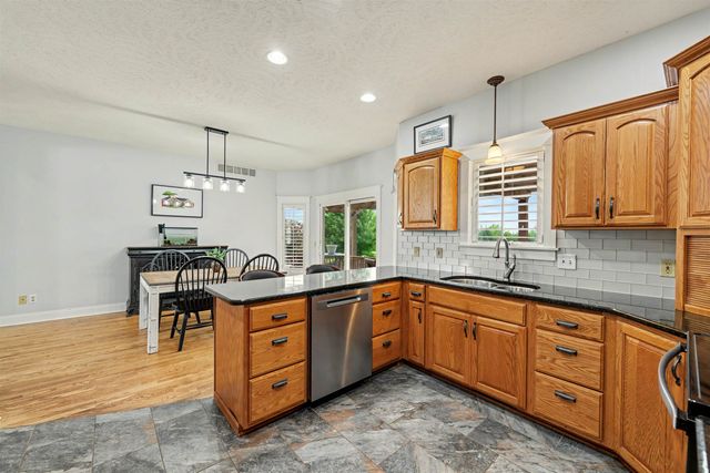 5162 N Prairie Ridge Rd, Salina, KS 67401