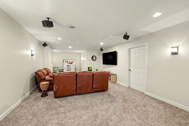 5162 N Prairie Ridge Rd, Salina, KS 67401