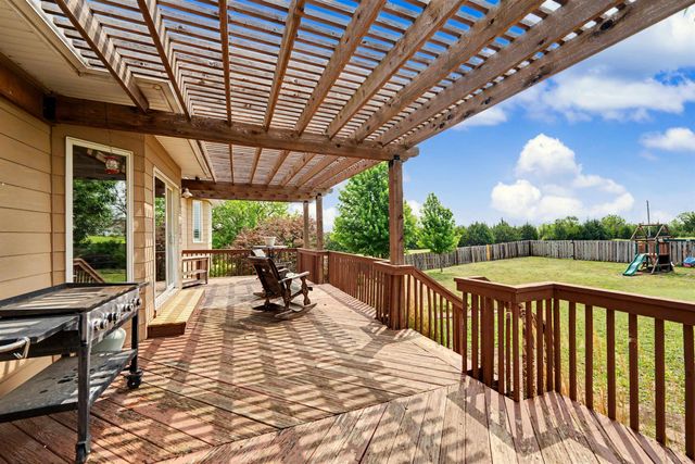 5162 N Prairie Ridge Rd, Salina, KS 67401