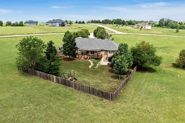 5162 N Prairie Ridge Rd, Salina, KS 67401