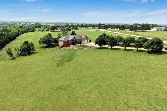5162 N Prairie Ridge Rd, Salina, KS 67401