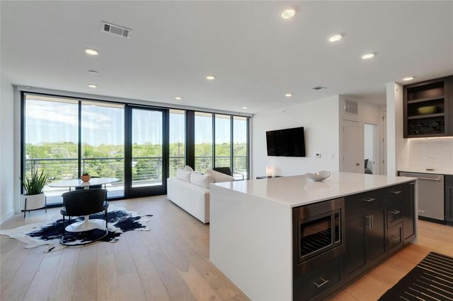 1600 S 1st ST 403, Austin, TX 78704