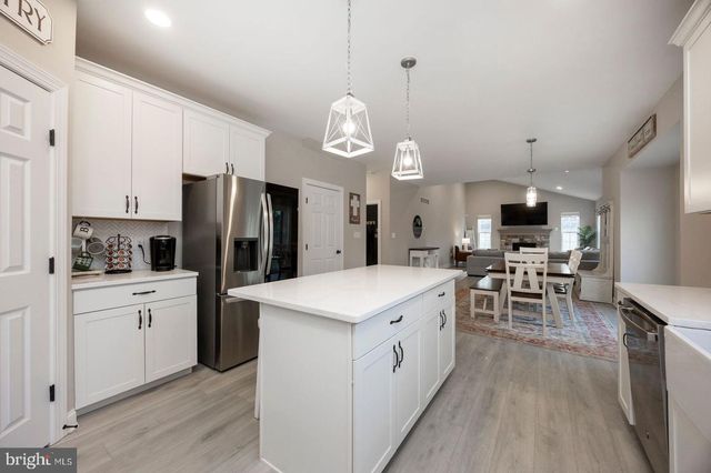 318 DOUGLASS DR, Douglassville, PA 19518