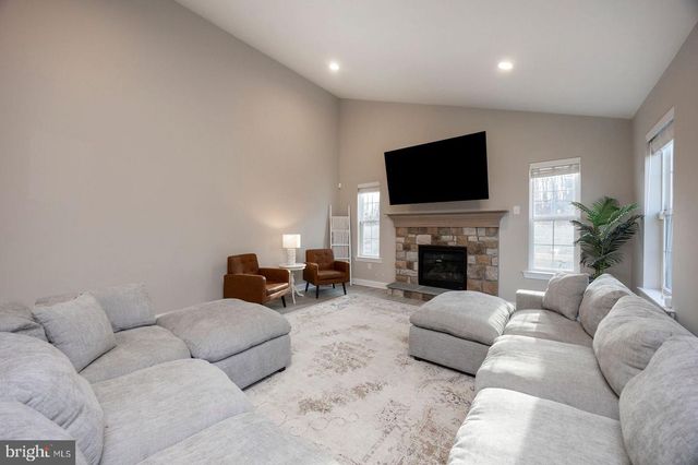 318 DOUGLASS DR, Douglassville, PA 19518