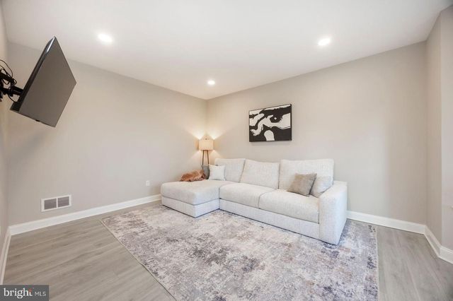 318 DOUGLASS DR, Douglassville, PA 19518