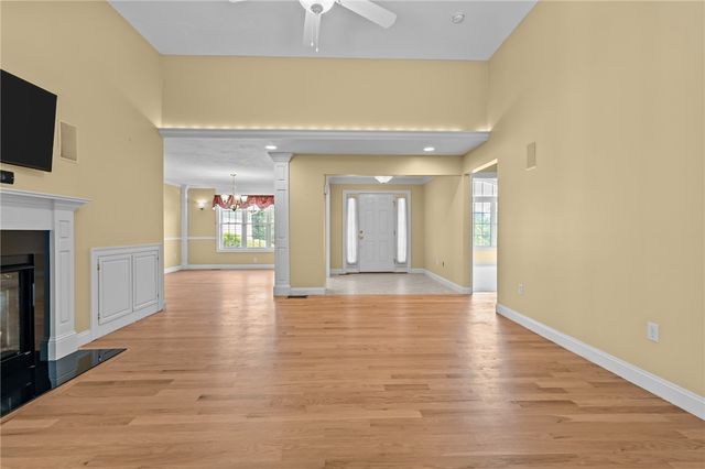 125 West Road, Cumberland, RI 02864