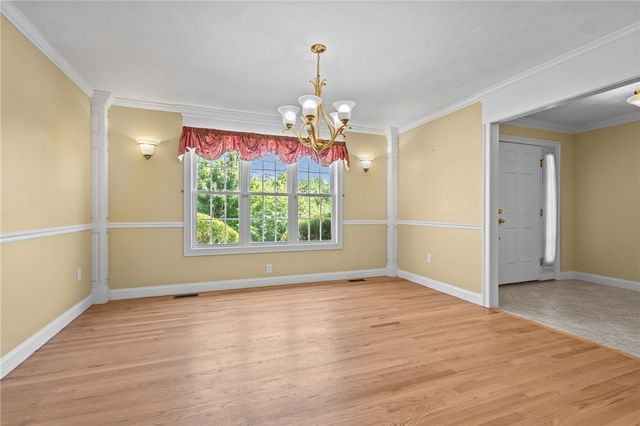 125 West Road, Cumberland, RI 02864