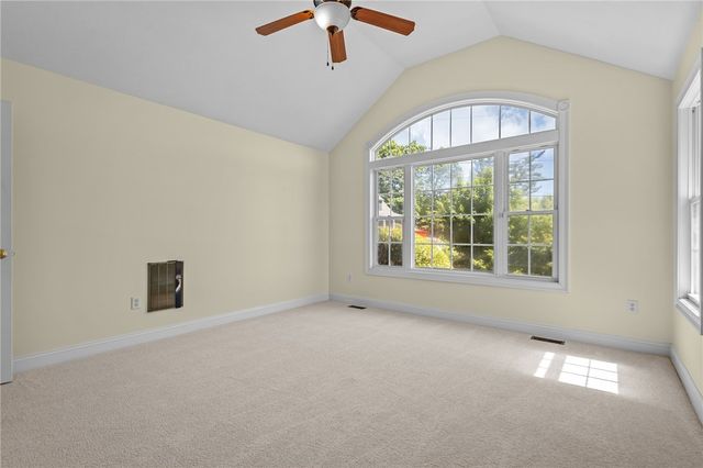 125 West Road, Cumberland, RI 02864