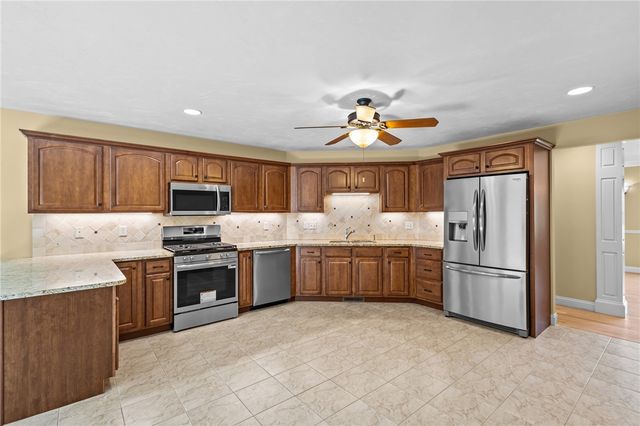 125 West Road, Cumberland, RI 02864